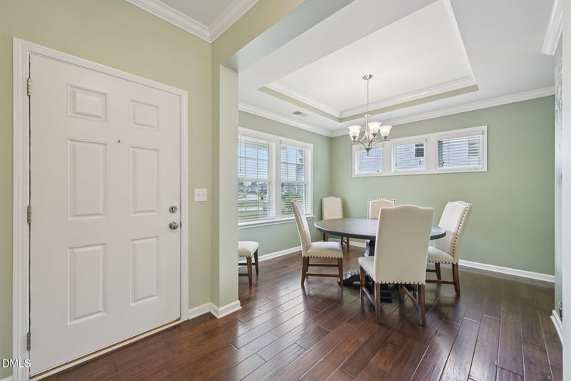 925 Amber Forest Dr, Fuquay Varina, NC 27526