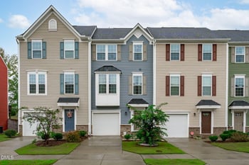 925 Arnold Place Dr, Fuquay Varina, NC 27526