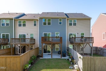 925 Arnold Place Dr, Fuquay Varina, NC 27526