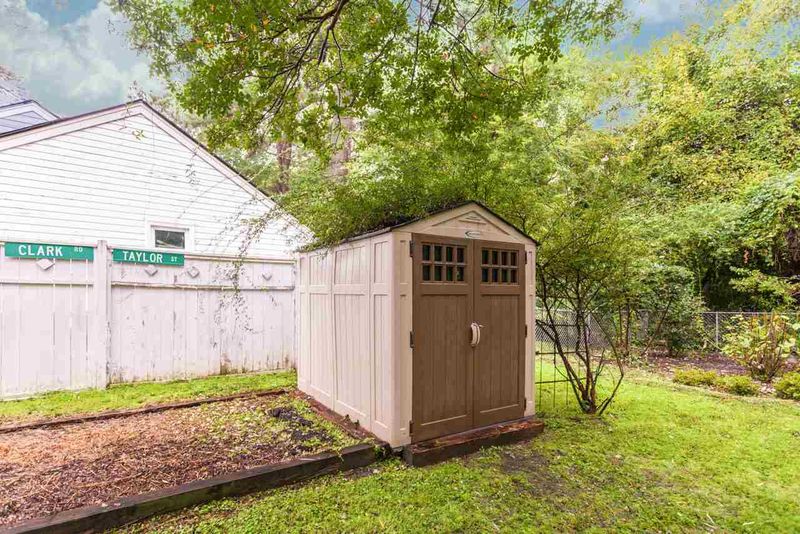 925 Brookside Dr, Raleigh, NC 27604