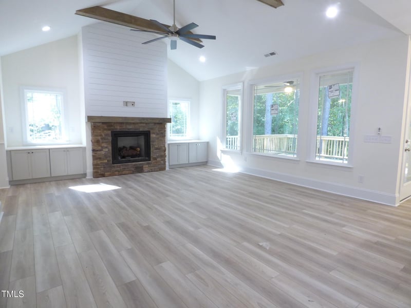 925 Lynch Rd, Selma, NC 27576