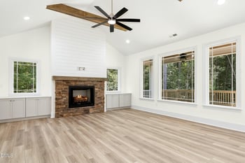 925 Lynch Rd, Selma, NC 27576