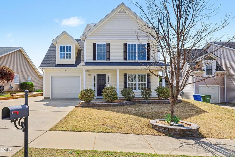 925 Ribbonleaf Ln, Fuquay Varina, NC 27526