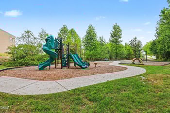 925 Winter Cress Dr, Zebulon, NC 27597