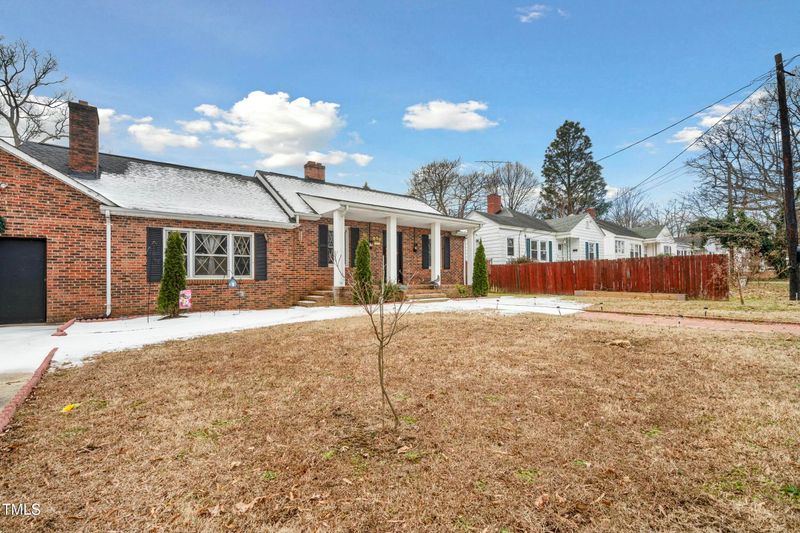 927 Bellvue St, Burlington, NC 27217