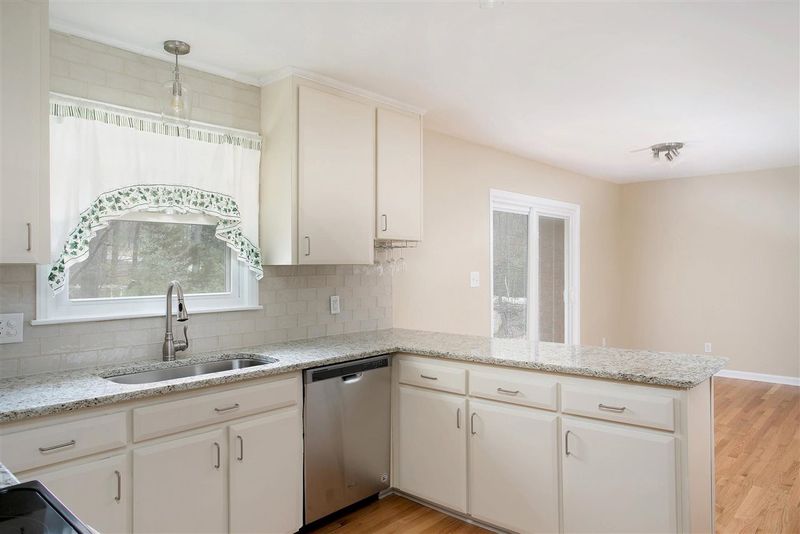 927 Kathryn St, Cary, NC 27511