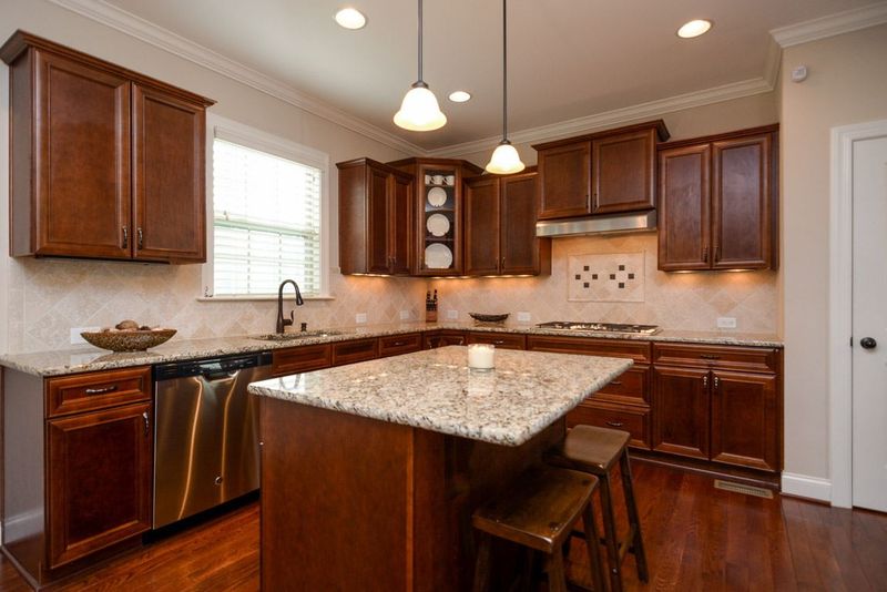 928 Queensdale Dr, Cary, NC 27519