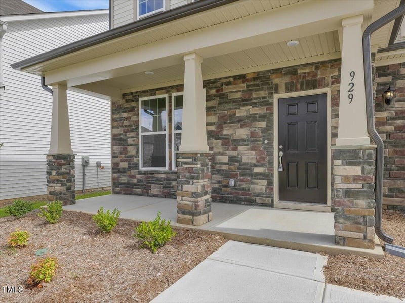929 Channel Drop Loop, Zebulon, NC 27597