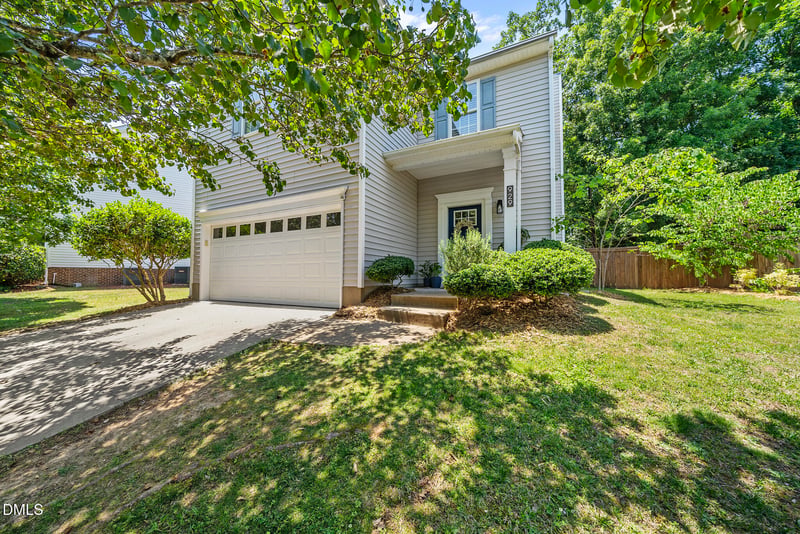 929 Holly Meadow Dr, Holly Springs, NC 27540