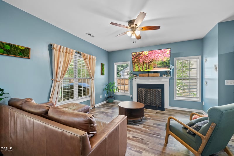 929 Holly Meadow Dr, Holly Springs, NC 27540