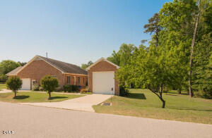 929 Old Baron Dr, Fuquay Varina, NC 27526