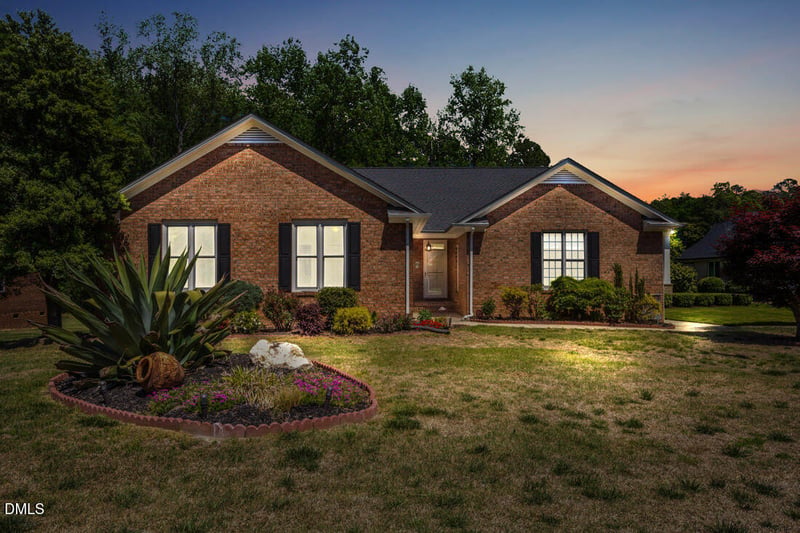 929 Old Baron Dr, Fuquay Varina, NC 27526