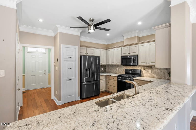 929 Old Baron Dr, Fuquay Varina, NC 27526