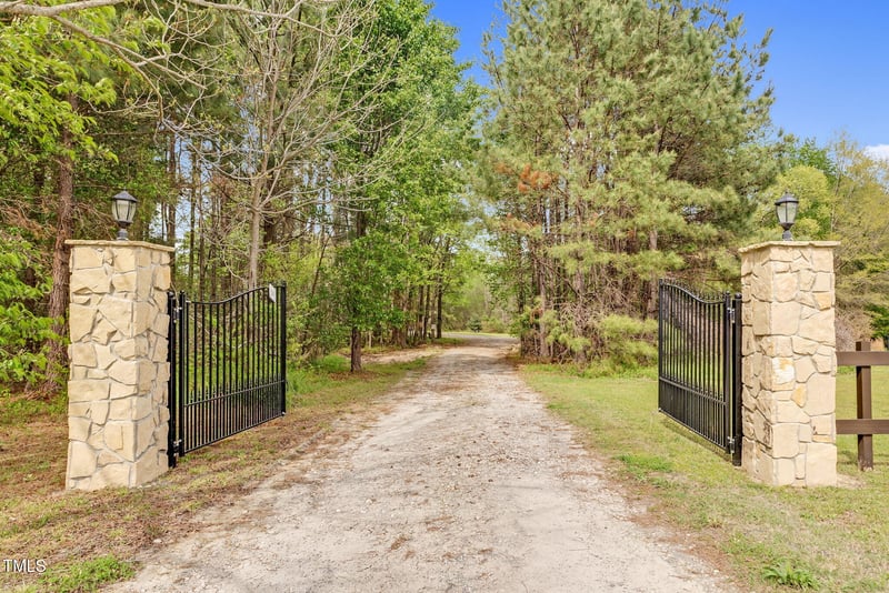 93 Clifton Pond Rd, Louisburg, NC 27549