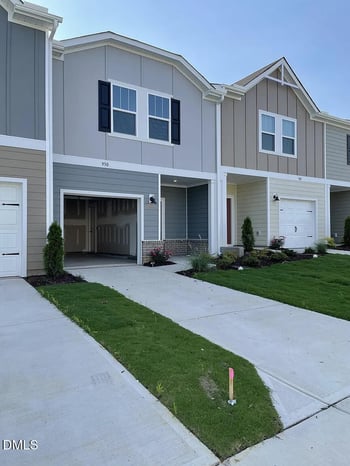 930 Field Ivy Dr, Fuquay Varina, NC 27526