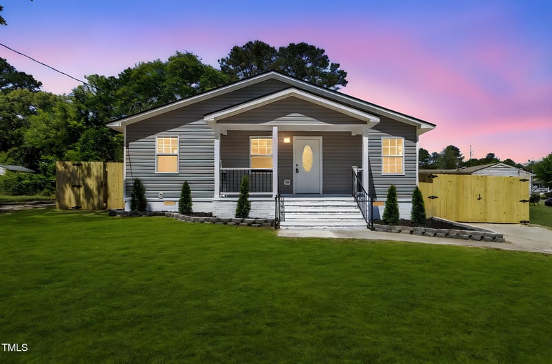 930 Fleetwood Dr, Fayetteville, NC 28305