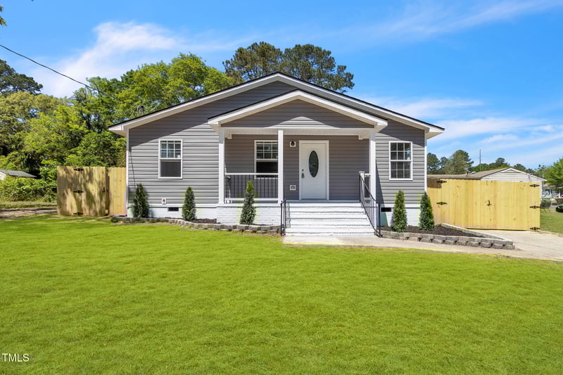 930 Fleetwood Dr, Fayetteville, NC 28305