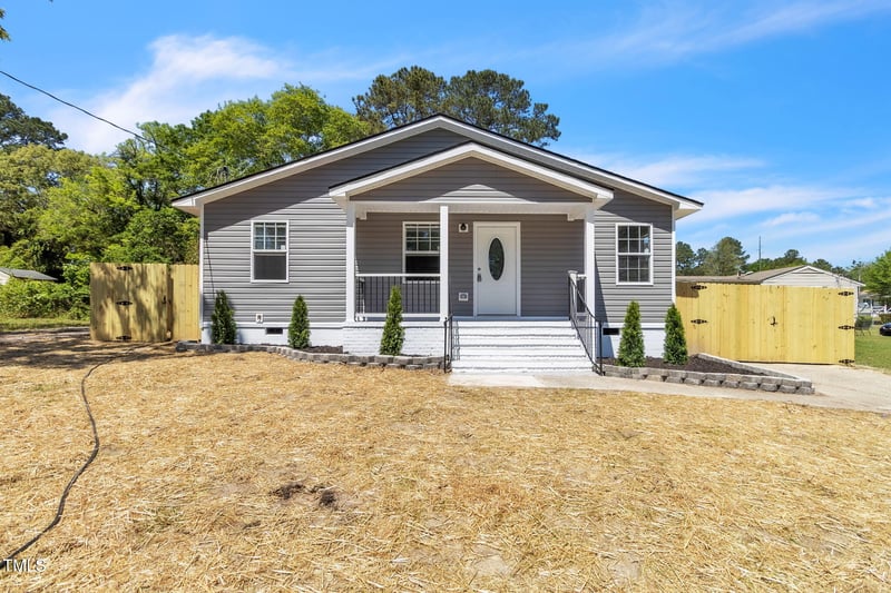 930 Fleetwood Dr, Fayetteville, NC 28305