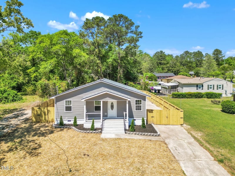 930 Fleetwood Dr, Fayetteville, NC 28305