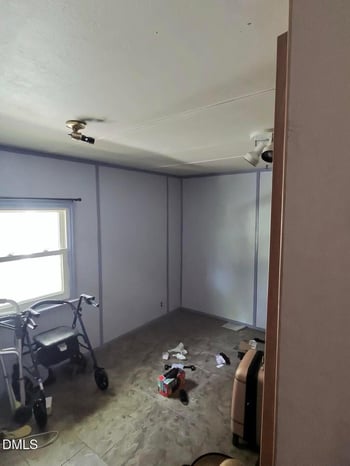 930 Old Halifax Rd, Zebulon, NC 27597