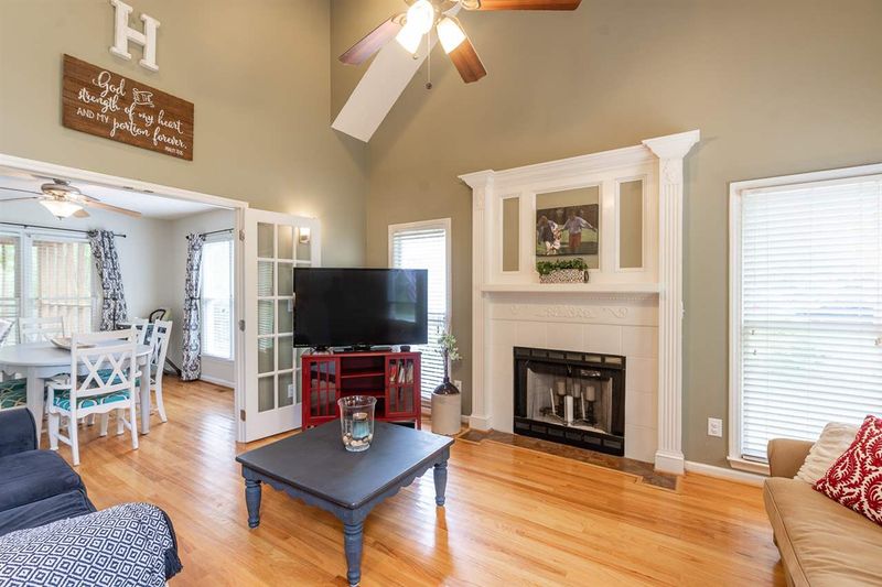 930 N Oneil St, Clayton, NC 27520
