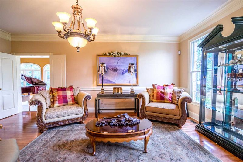 9300 Club Hill Dr, Raleigh, NC 27617