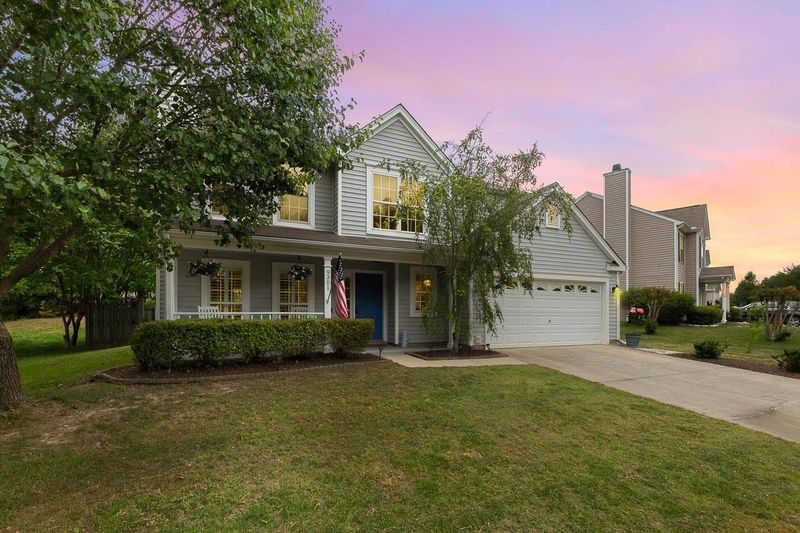 9301 Erinsbrook Dr, Raleigh, NC 27617