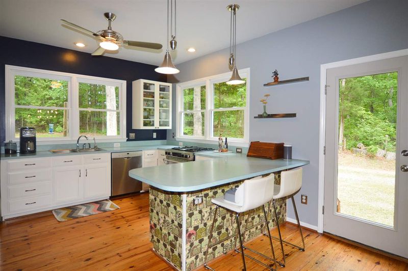 9316 Collins Creek Dr, Chapel Hill, NC 27516