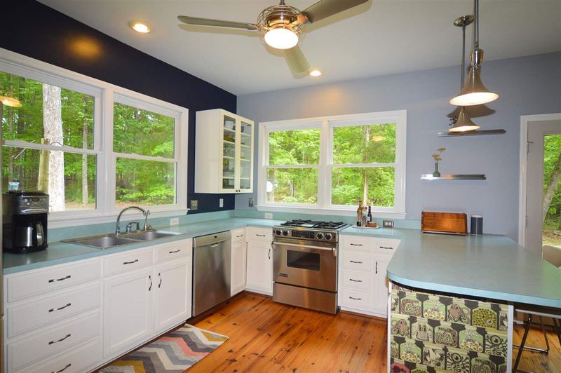 9316 Collins Creek Dr, Chapel Hill, NC 27516