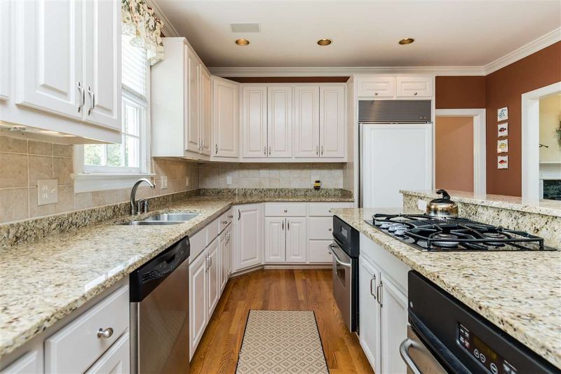 9324 Hometown Dr, Raleigh, NC 27615