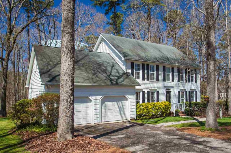 9325 Foxburrow Ct, Raleigh, NC 27613