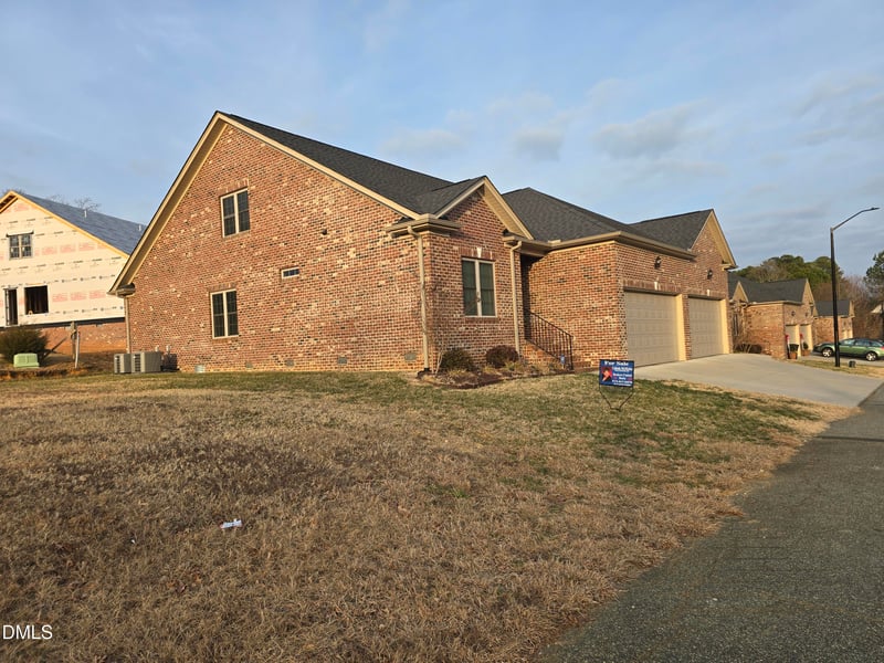 933 Arrowhead Ct, Mebane, NC 27302