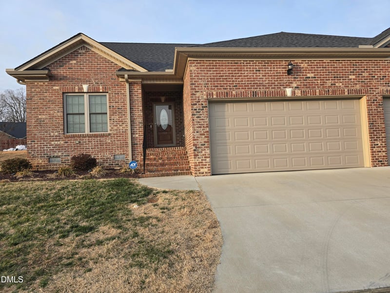 933 Arrowhead Ct, Mebane, NC 27302