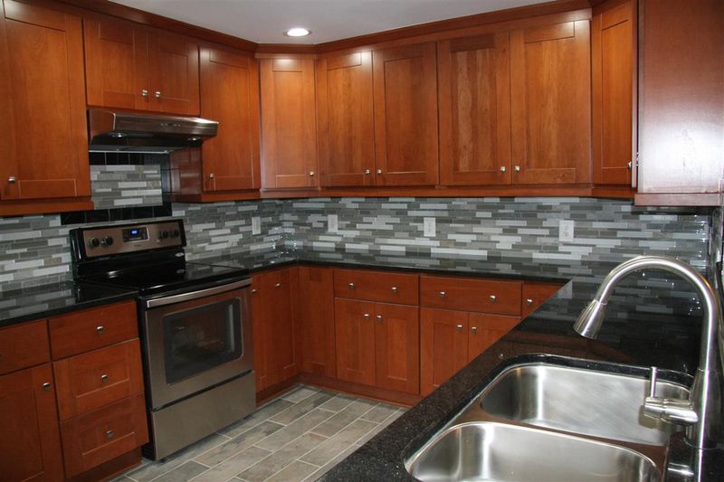 933 Brookside Dr, Raleigh, NC 27603