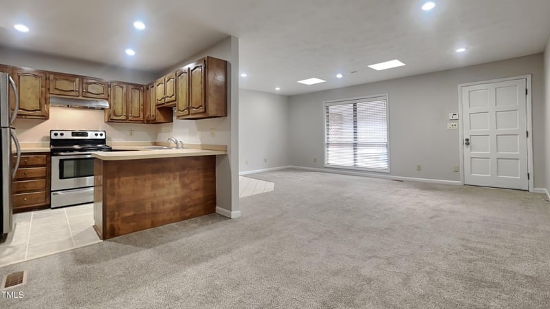 933 Creek Side Rn, Fayetteville, NC 28303