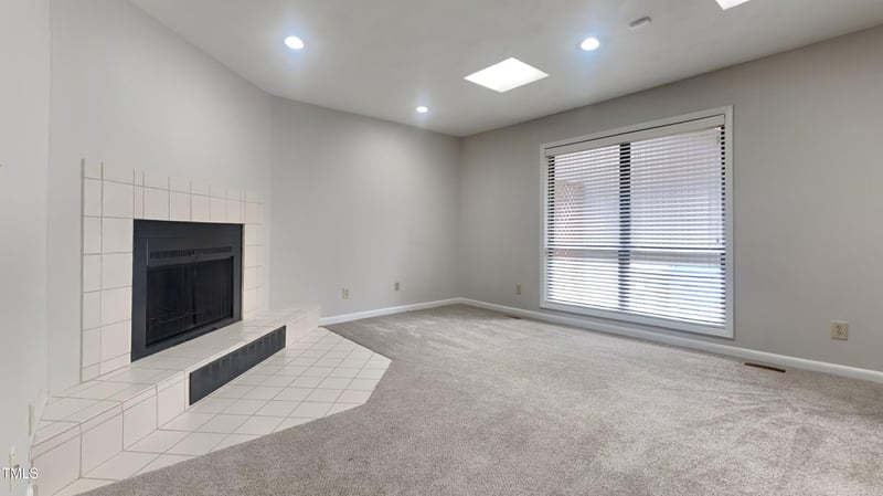 933 Creek Side Rn, Fayetteville, NC 28303