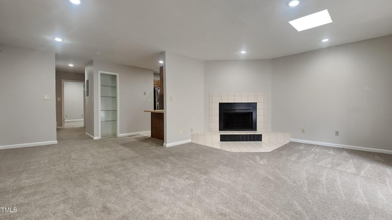 933 Creek Side Rn, Fayetteville, NC 28303