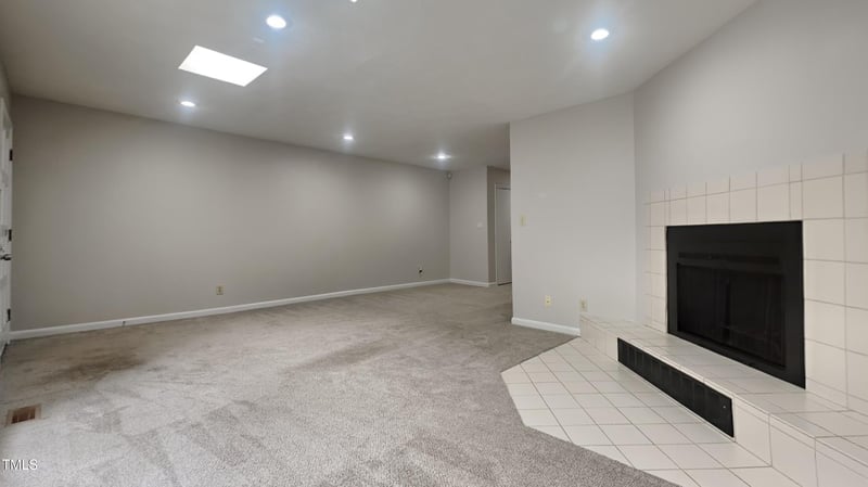 933 Creek Side Rn, Fayetteville, NC 28303