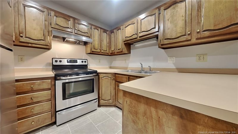 933 Creek Side Rn, Fayetteville, NC 28303