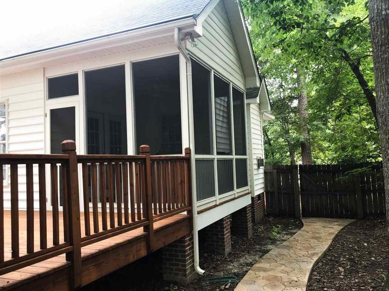 933 Glenmacie Dr, Fuquay Varina, NC 27526