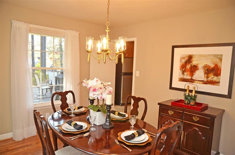933 Northbrook Dr, Raleigh, NC 27609