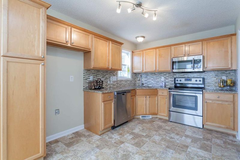 933 Troubadour Ln, Knightdale, NC 27545