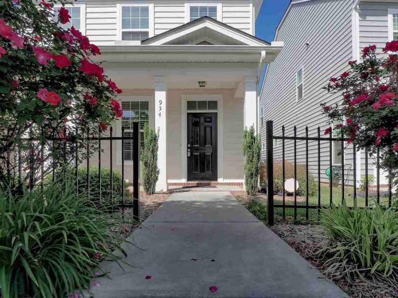 934 Ileagnes Rd, Raleigh, NC 27603