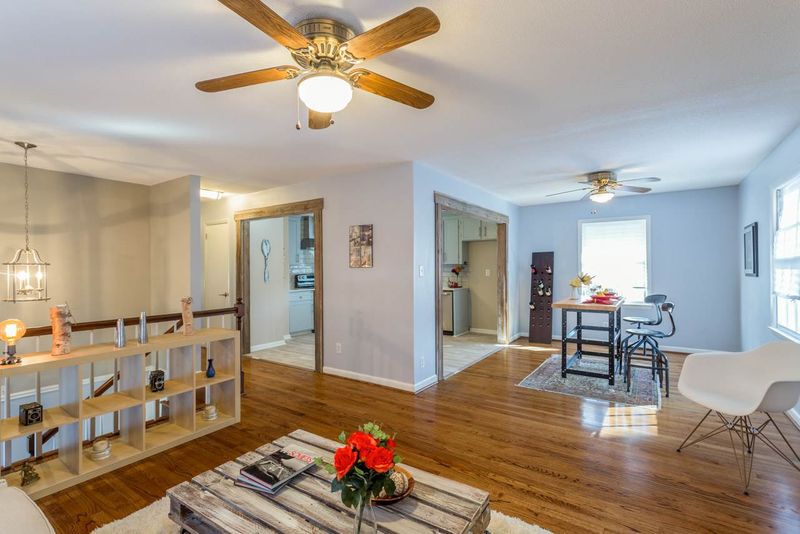 935 Hillview Dr, Cary, NC 27511