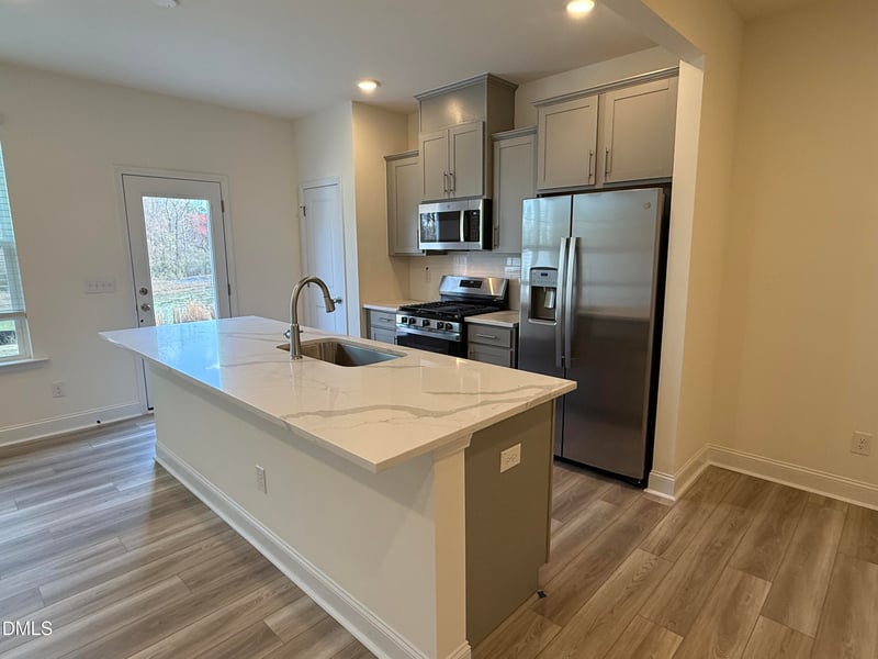 935 Kensley Grove Ln, Fuquay Varina, NC 27526