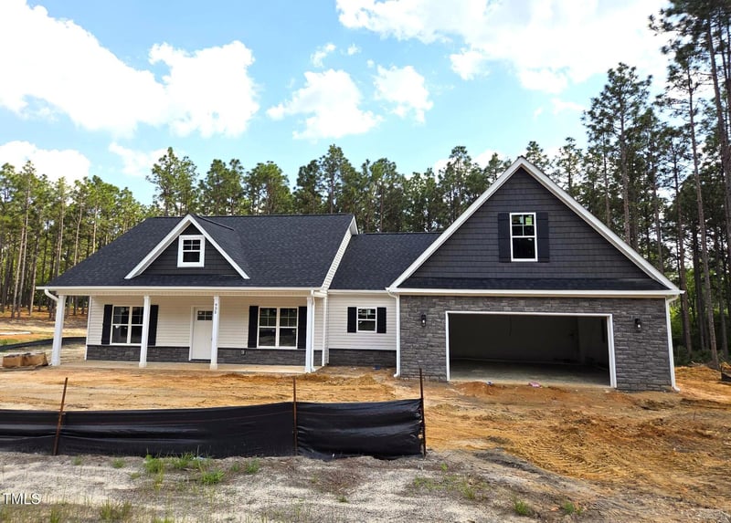 935 Rhum Dr, Fayetteville, NC 28311