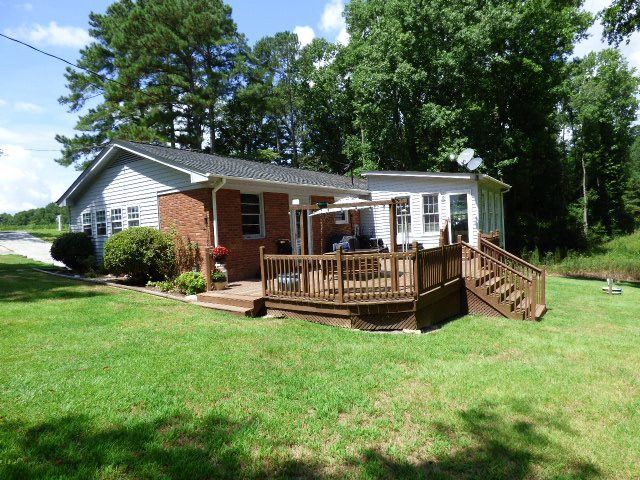 936 County Line Rd, Benson, NC 27504