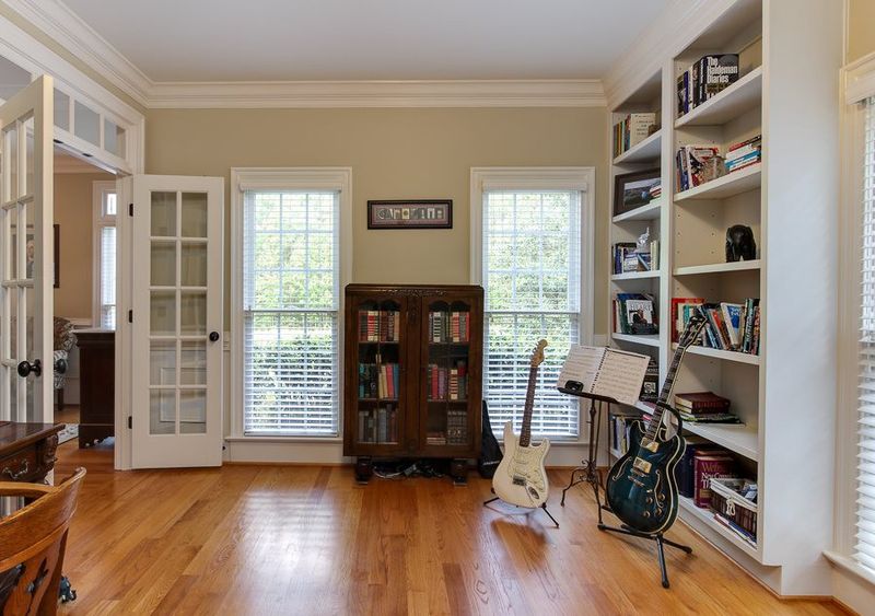 936 Oak Creek Rd, Raleigh, NC 27615