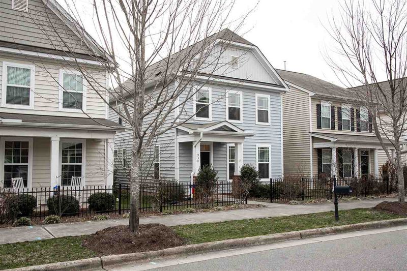 938 Ileagnes Rd, Raleigh, NC 27603