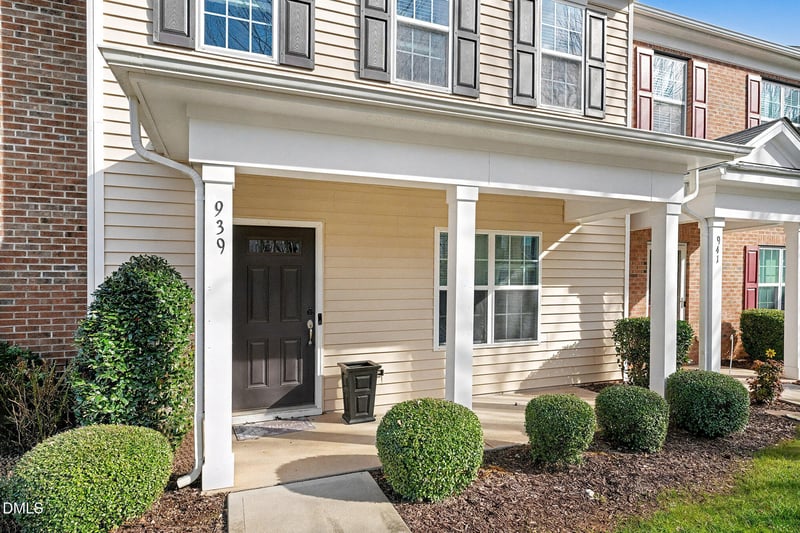 939 Ileagnes Rd, Raleigh, NC 27603